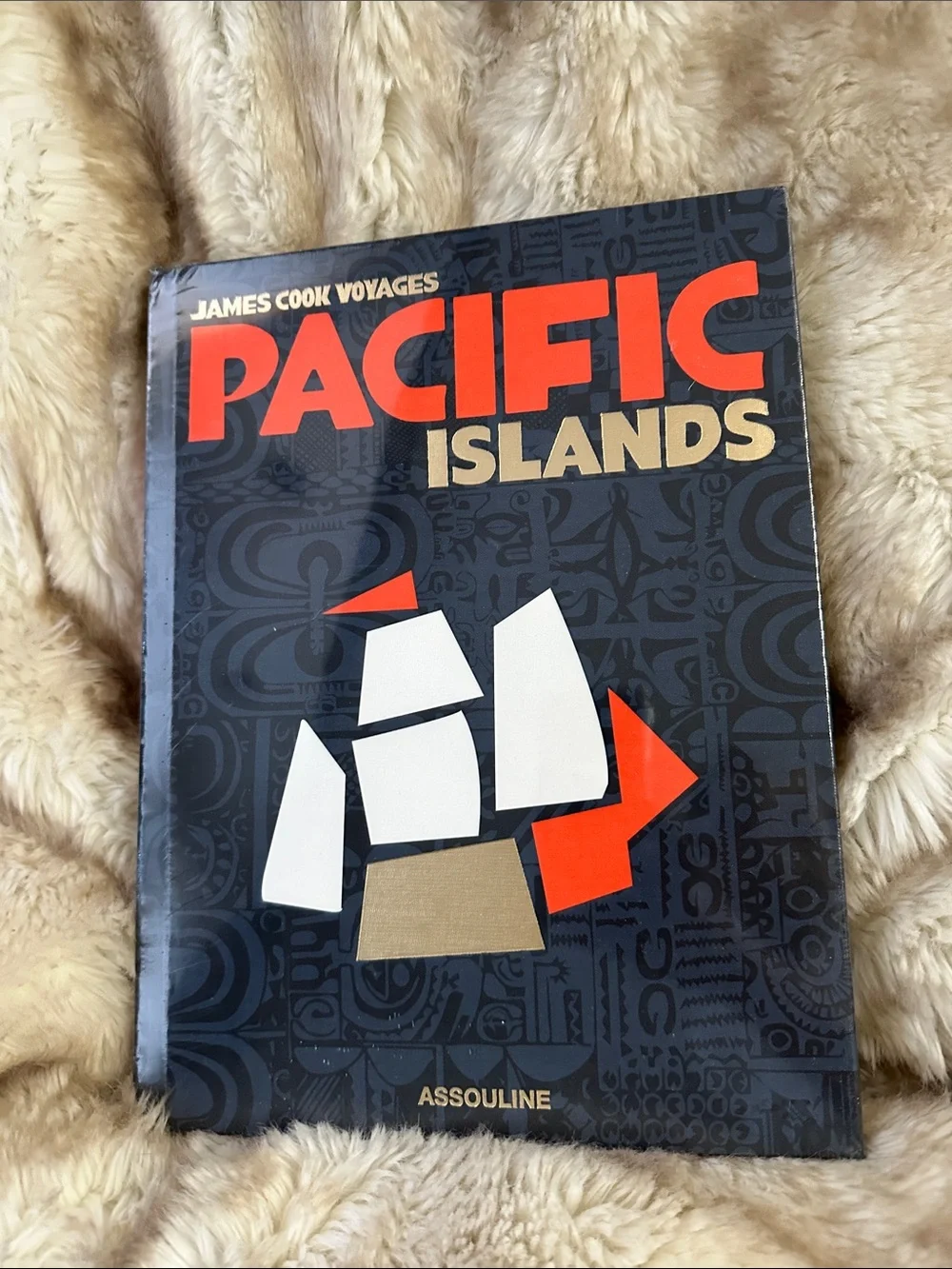 PACIFIC ISLANDS: JAMES COOK VOYAGES coffee table book.